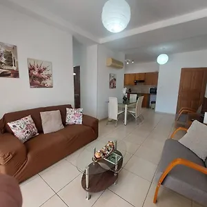 https://sunny-2-bedroom-larnaca-center.hotelsatayianapa.com